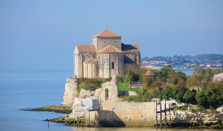 Église Sainte Radegonde en Charente-Maritime